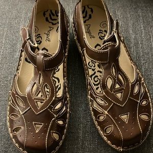 Propet Jenna Women’s Size 8 Wide Brown Leather Closed Toe Mary Jane Sandals new